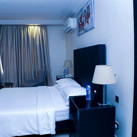 Summerset Continental Hotel Gana Mobushipe Exterior photo