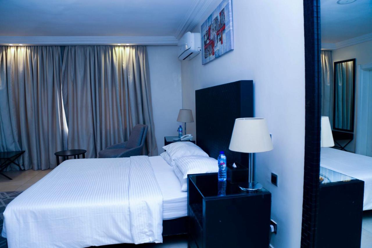 Summerset Continental Hotel Gana Mobushipe Exterior photo