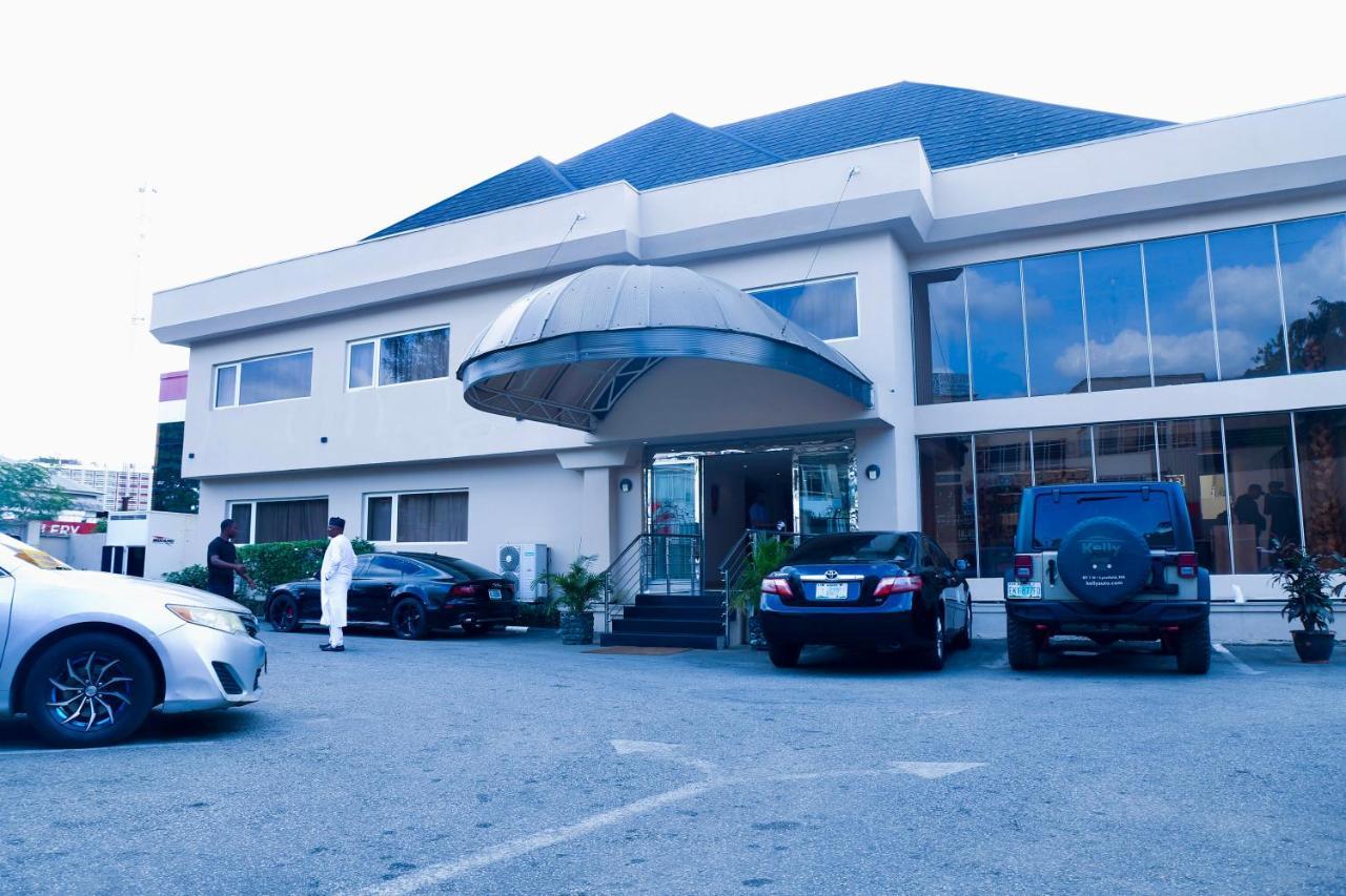 Summerset Continental Hotel Gana Mobushipe Exterior photo