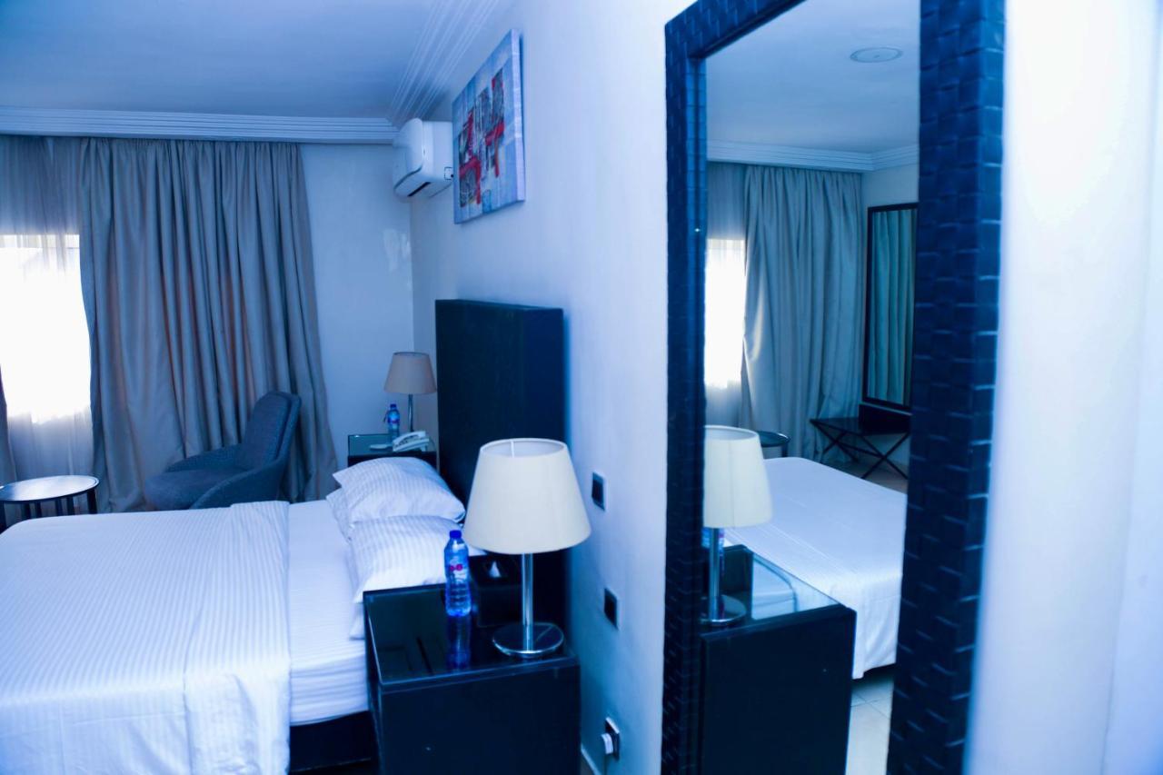 Summerset Continental Hotel Gana Mobushipe Exterior photo